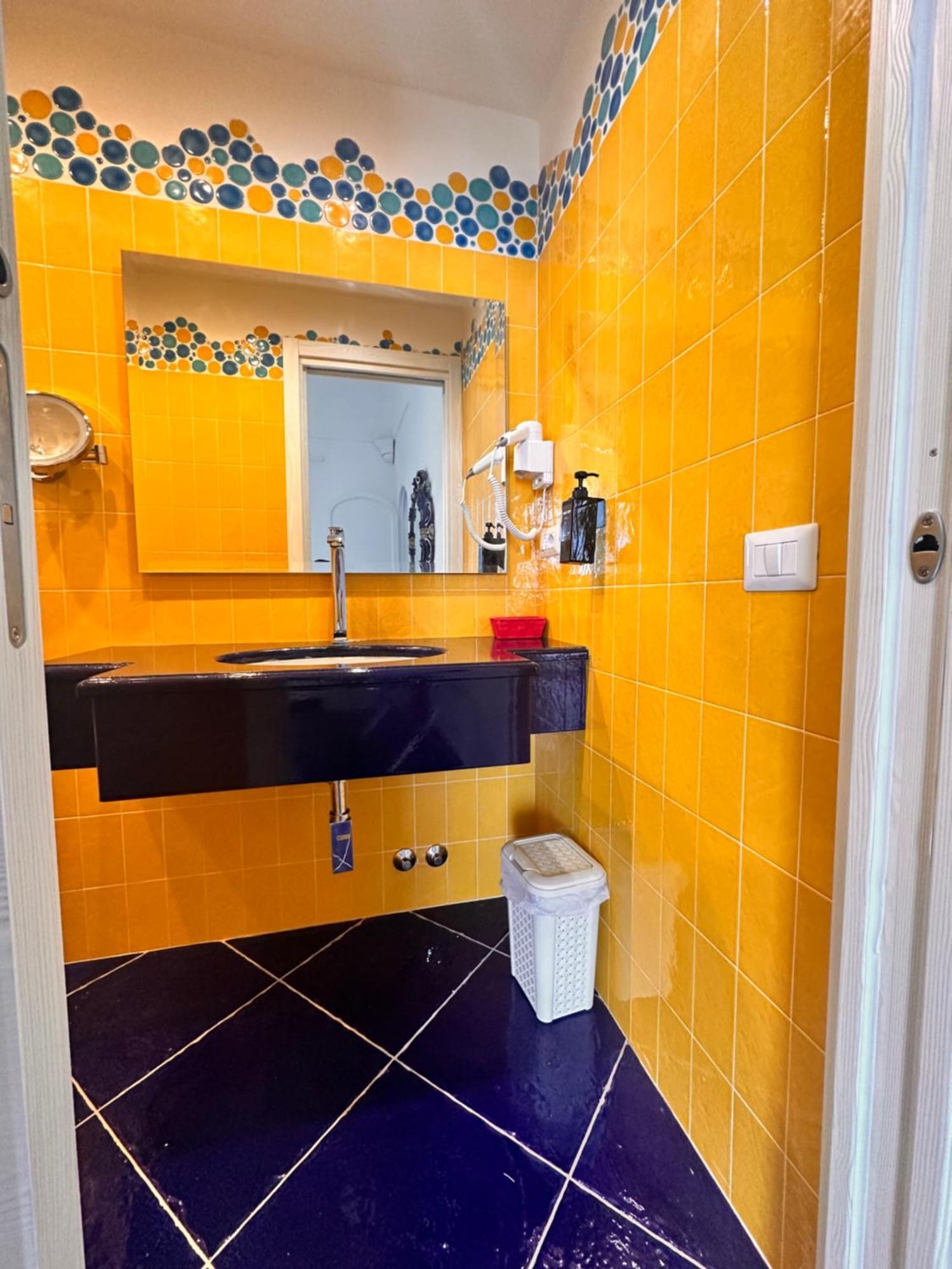 Queen View Apartment - No Kitchen Positano Exterior foto