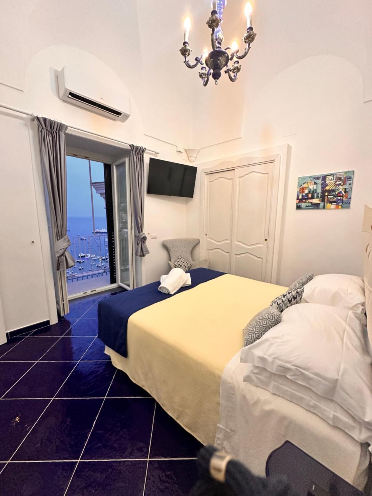 Queen View Apartment - No Kitchen Positano Exterior foto