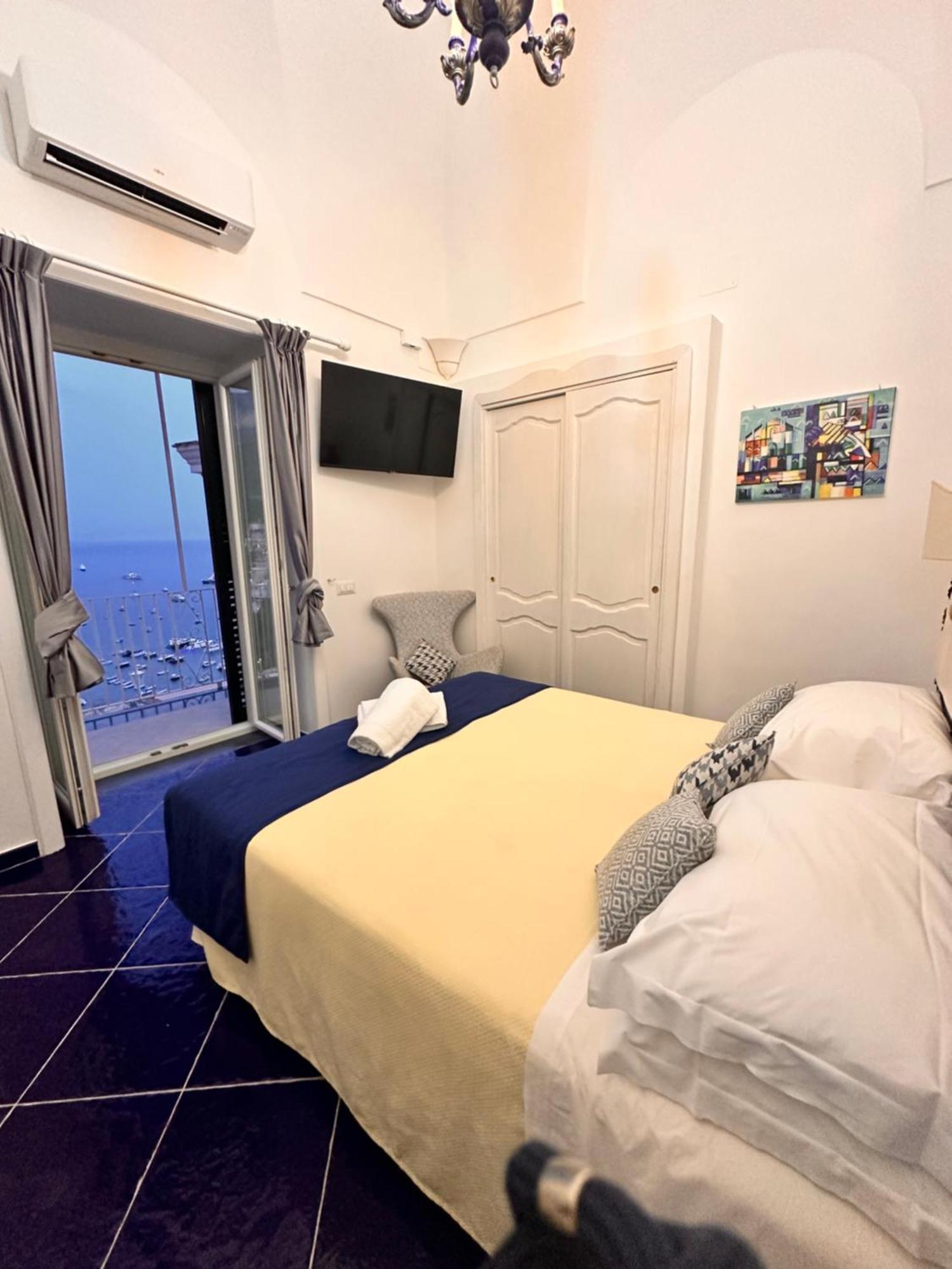 Queen View Apartment - No Kitchen Positano Exterior foto
